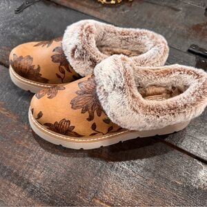 Floral Faux Fur Lined Women's BOBS Keepsakes Lite Vegan Slipper